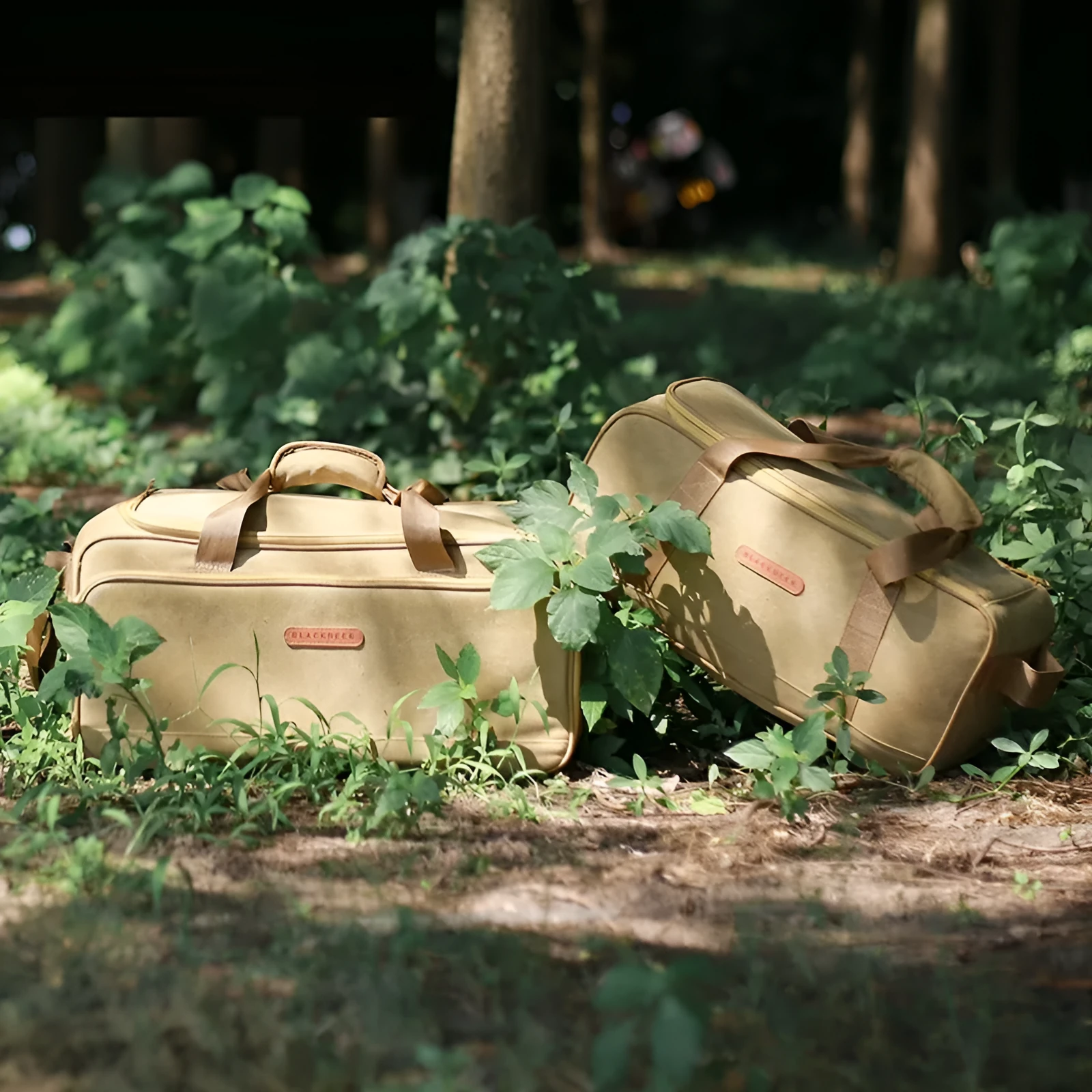 Oxford cloth outdoor picnic storage bag for camping cookware and gas tanks in 16L and 35L sizes.
