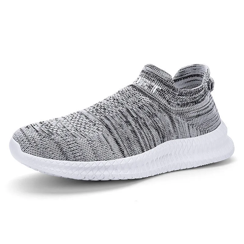 Men's low-top casual trainers in black with Flyknit upper and flat sole.