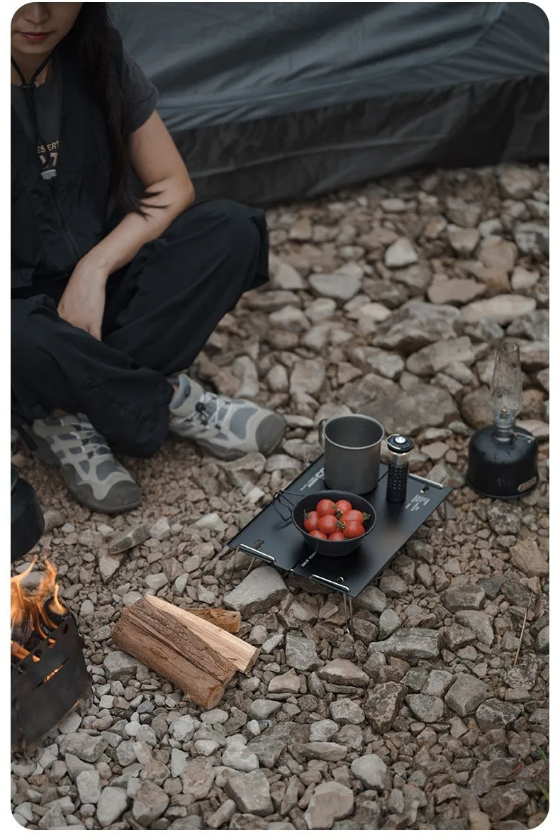 Outdoor 05 Series aluminium alloy folding table shown folded and unfolded in black and grey colours.