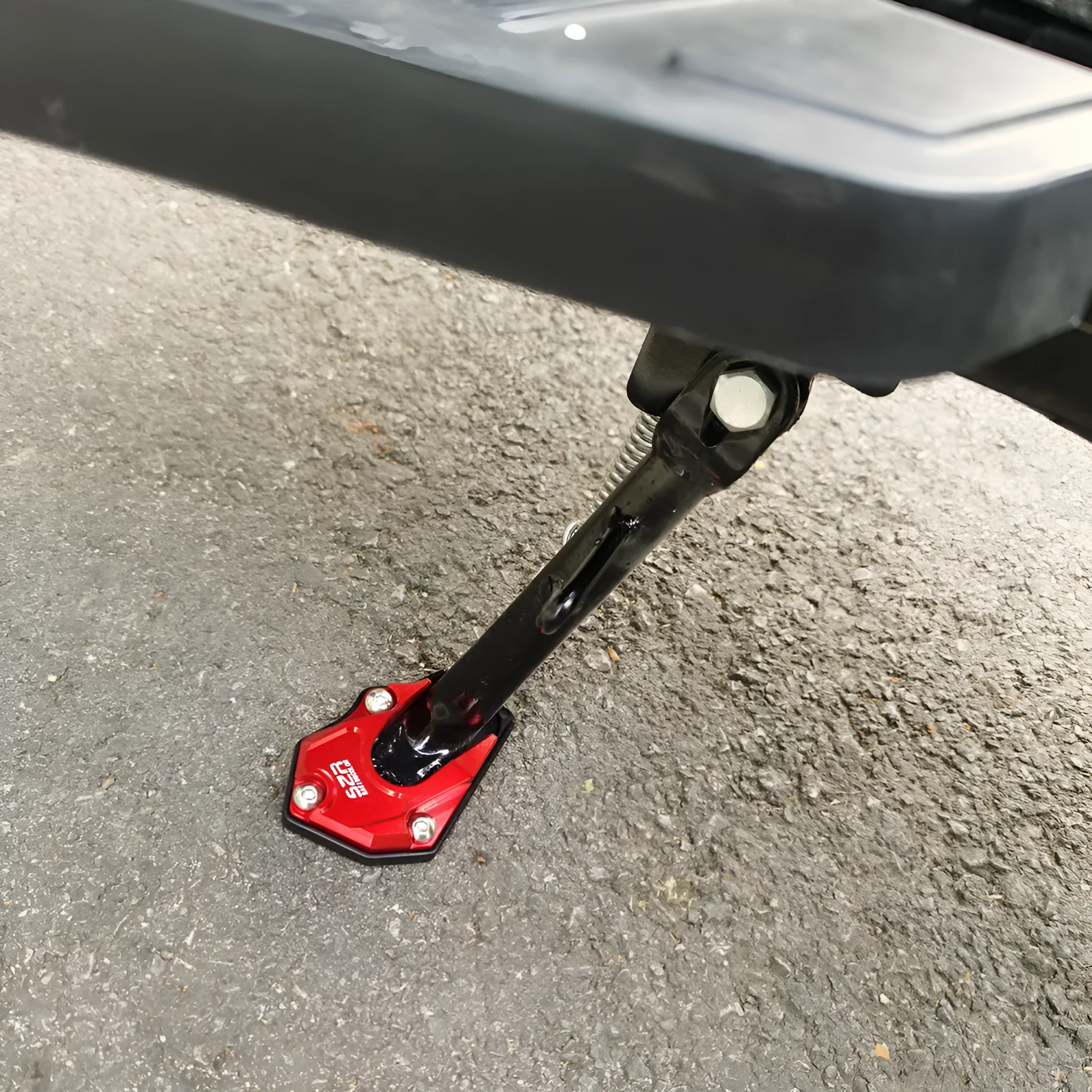 Aluminium alloy side support bracket for Honda S07 electric car in four colour options
