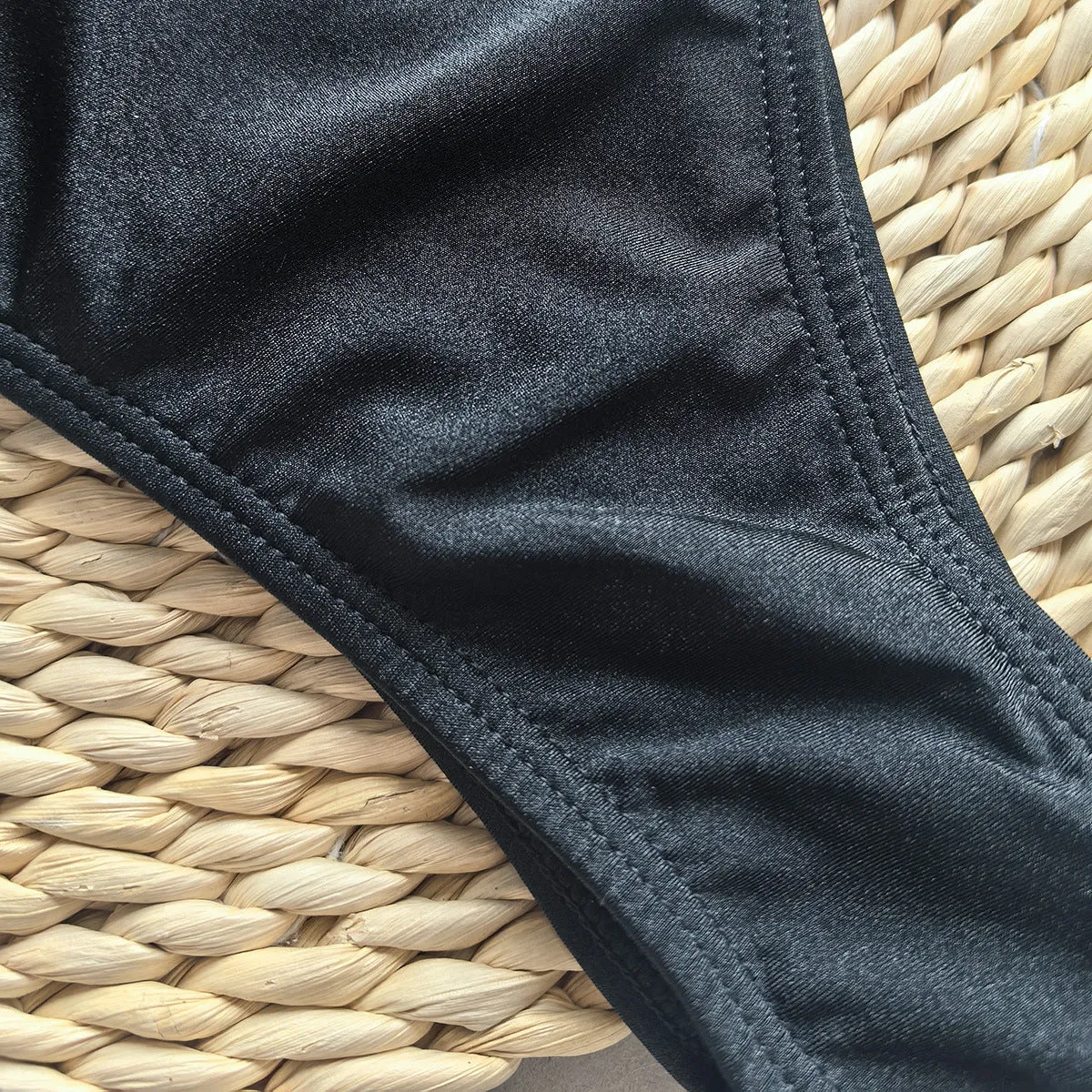 Women's solid colour one-piece swimsuit with high elasticity for swimming sports