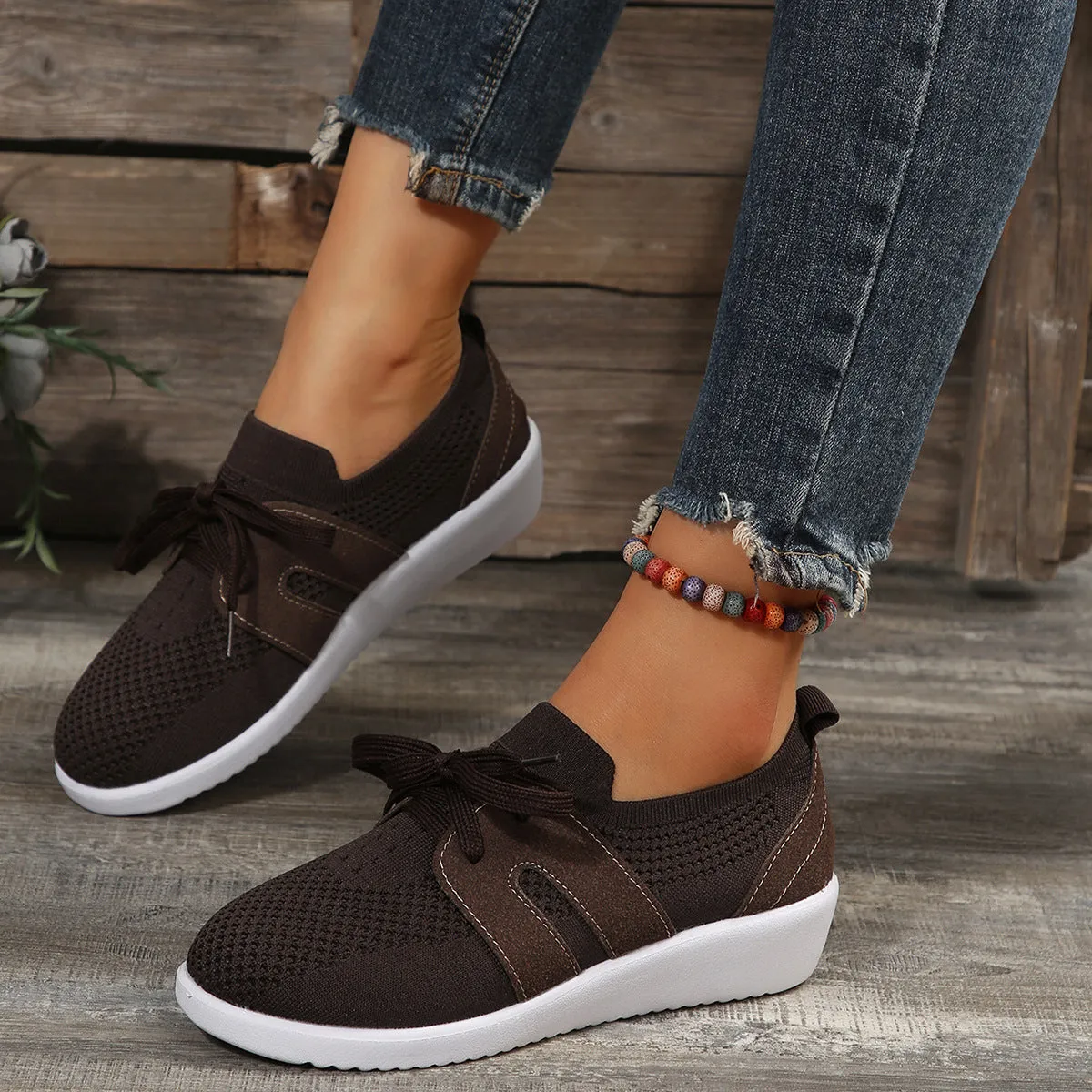 Casual women's sports shoes with mesh lining, rubber sole, front lace-up, low heel, round toe in black