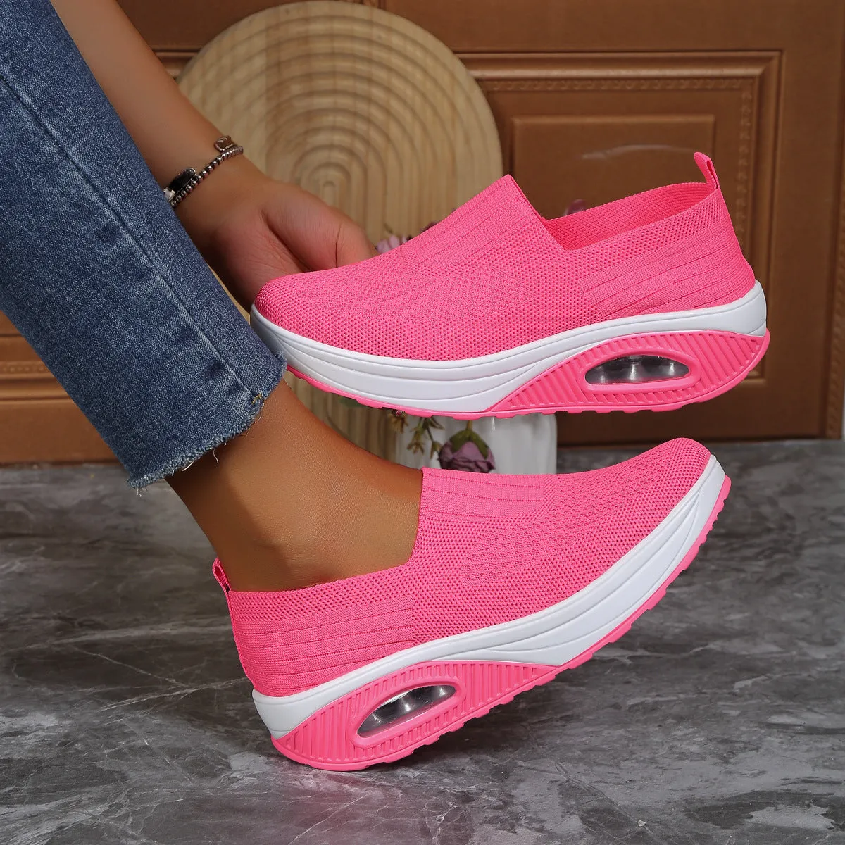 Women's leisure sports air cushion non-slip woven shoes in solid colour with low-top design and mesh upper
