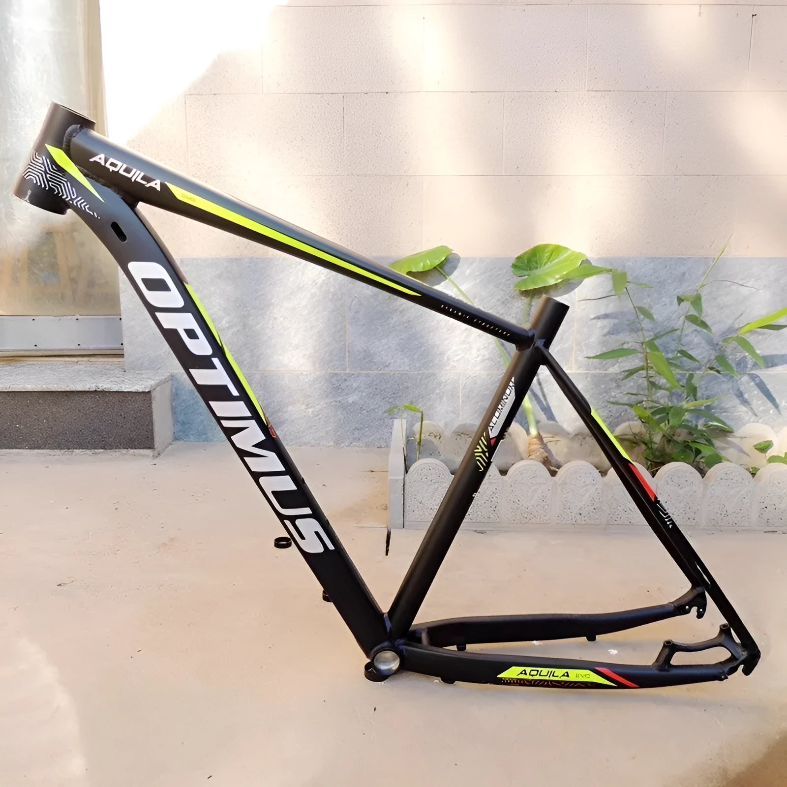Black green 29-inch aluminium mountain bike frame with inner cable routing and disc brake mounts