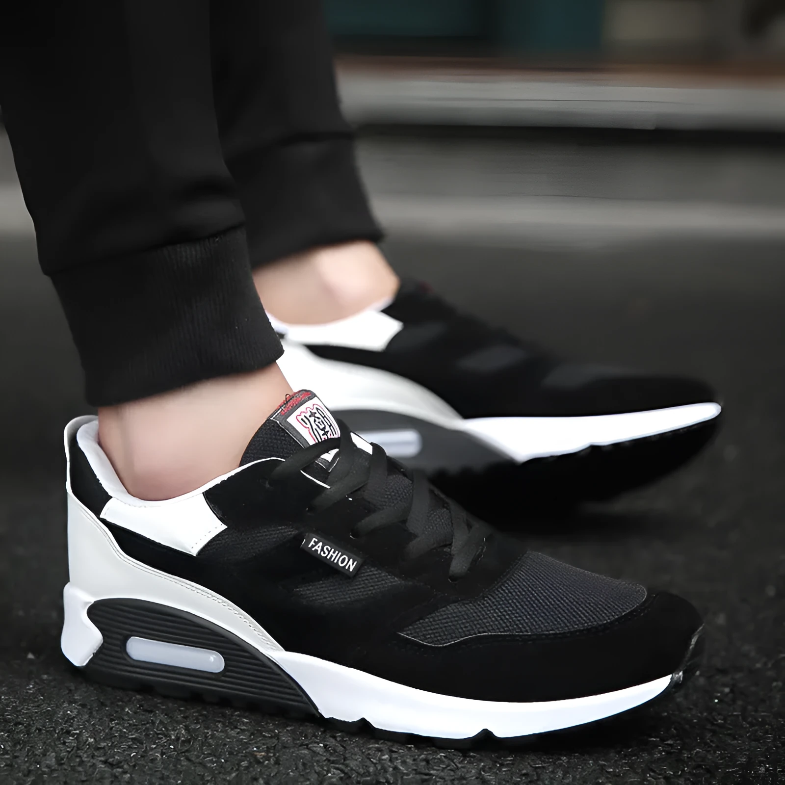 Men's thick-soled cushioned running shoes with breathable colourblock upper and rubber sole