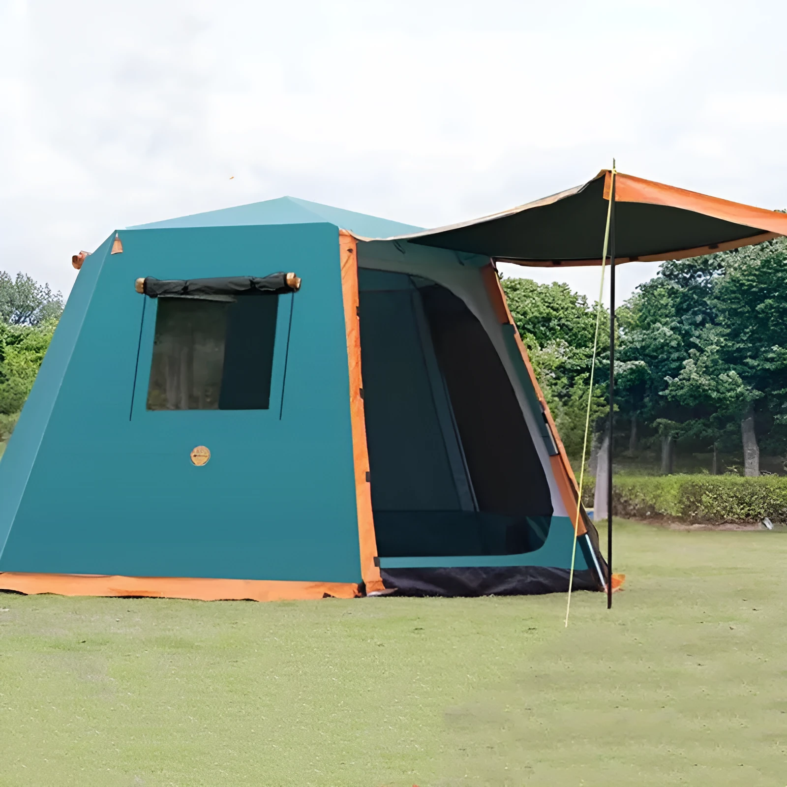 Outdoor fully automatic camping tent in green with all-aluminium frame and snow skirt
