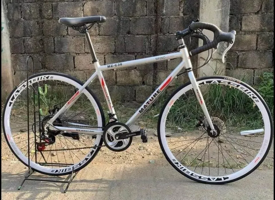 Aluminium alloy road bike with flat handlebar, 48cm frame, matted blue colour