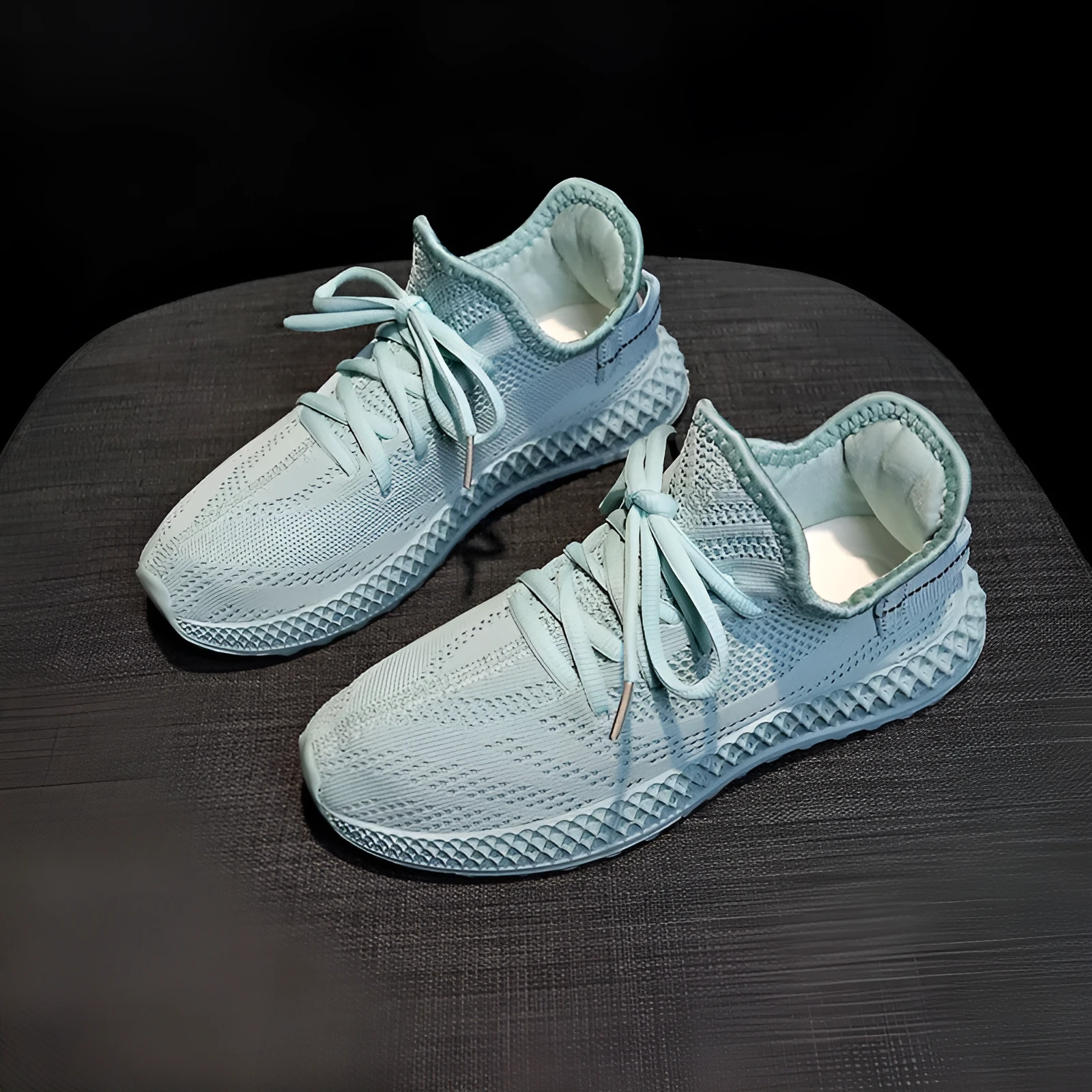 Women's breathable mesh sneakers in yellow with white rubber sole and lace-up fastening