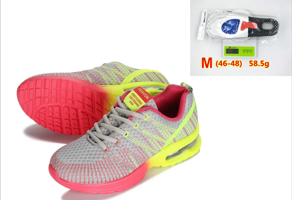 Women's casual running shoes in black with mesh lining and front lace-up closure