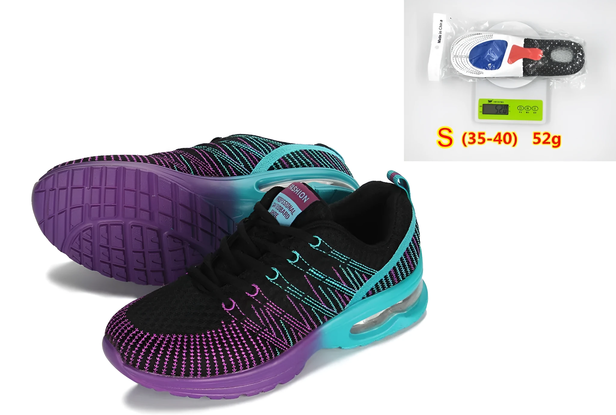 Women's casual running shoes in black with mesh lining and front lace-up closure