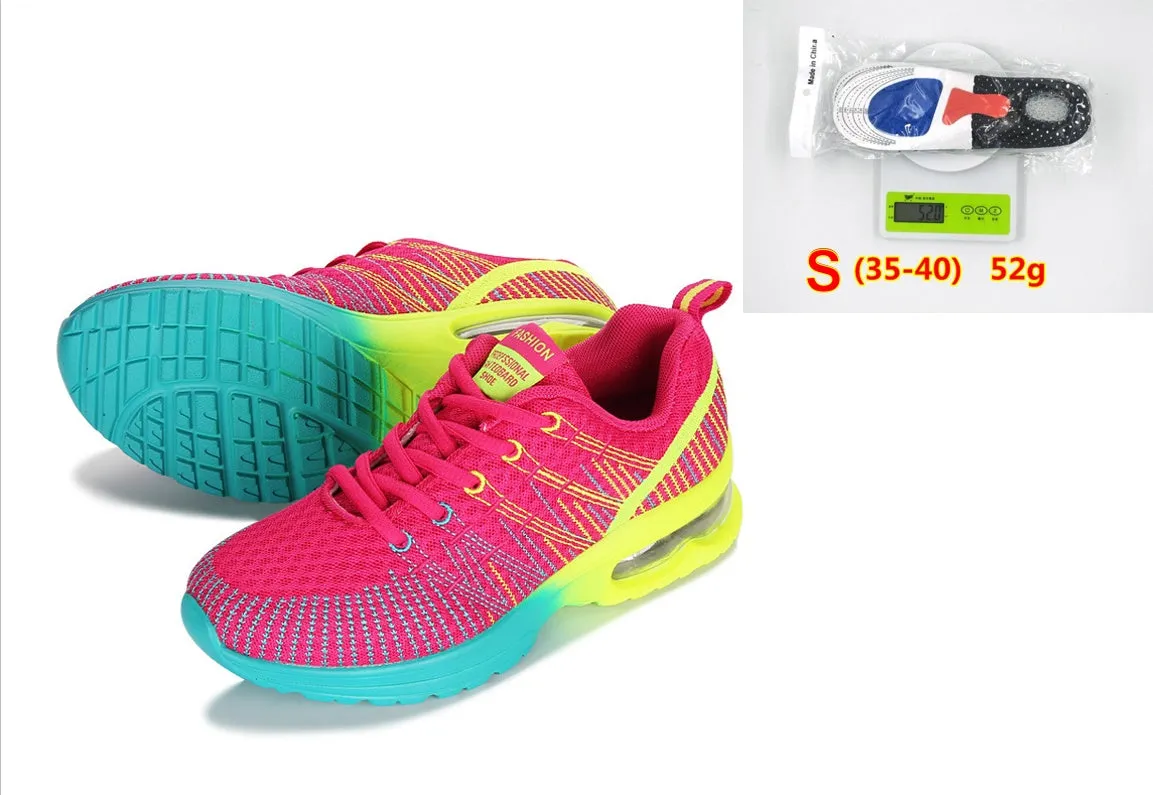Women's casual running shoes in black with mesh lining and front lace-up closure