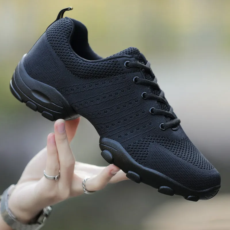 Men's lightweight mesh sports shoes with fly woven upper and PU sole in black
