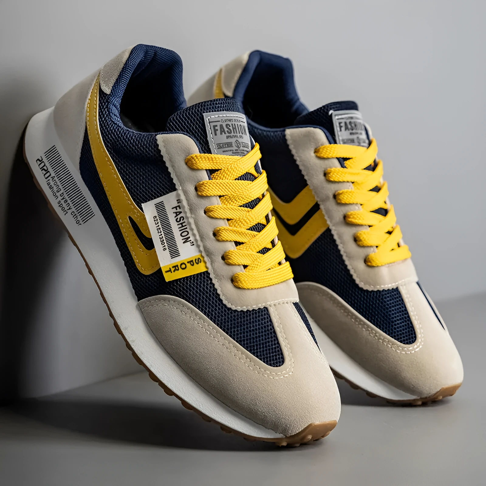 Trend all-match casual sports running shoes in white with breathable PVC upper and lace-up closure