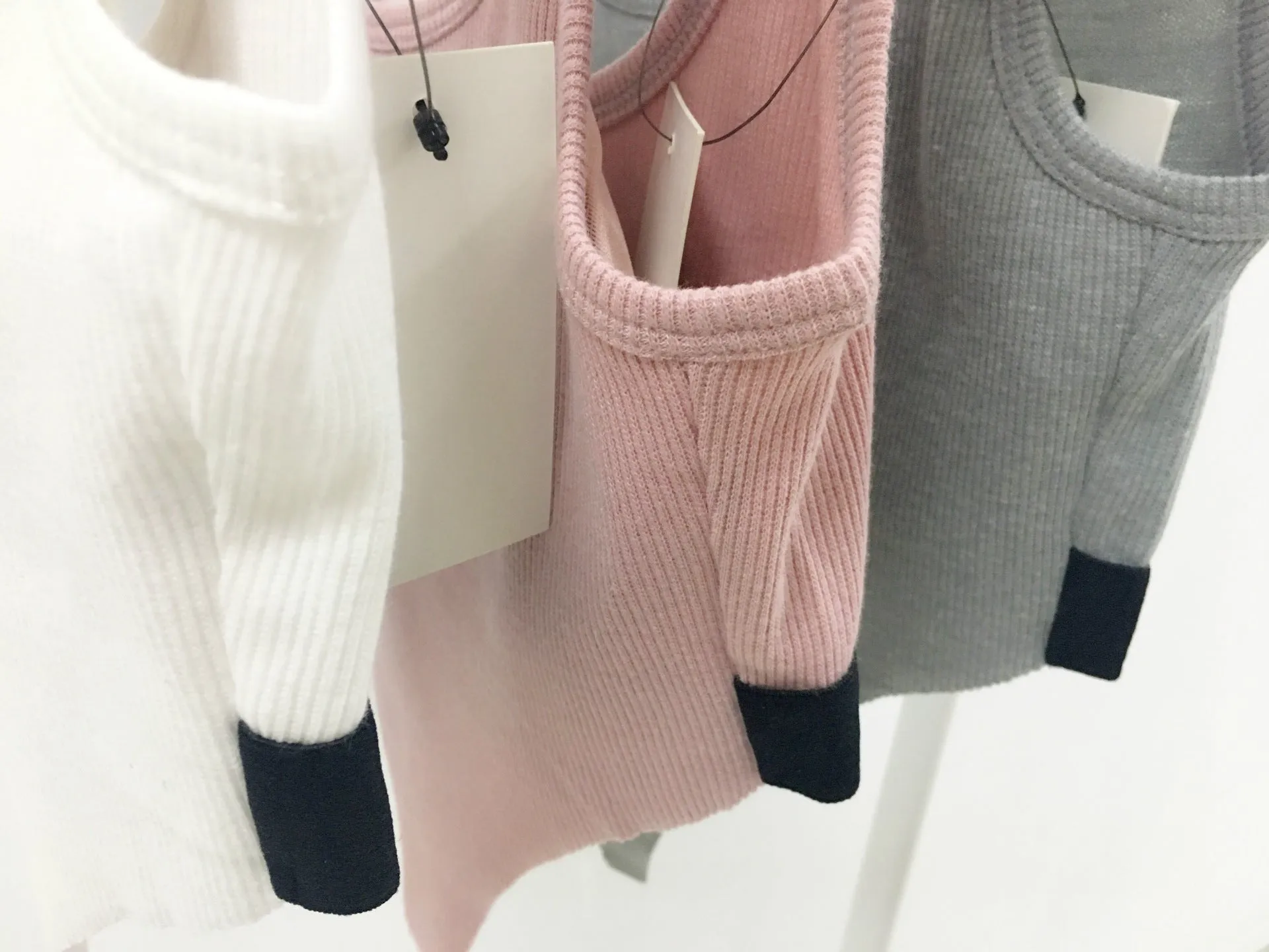 Solid colour polyester fibre sports bra in Black, Grey, Pink, or White for gym and yoga support