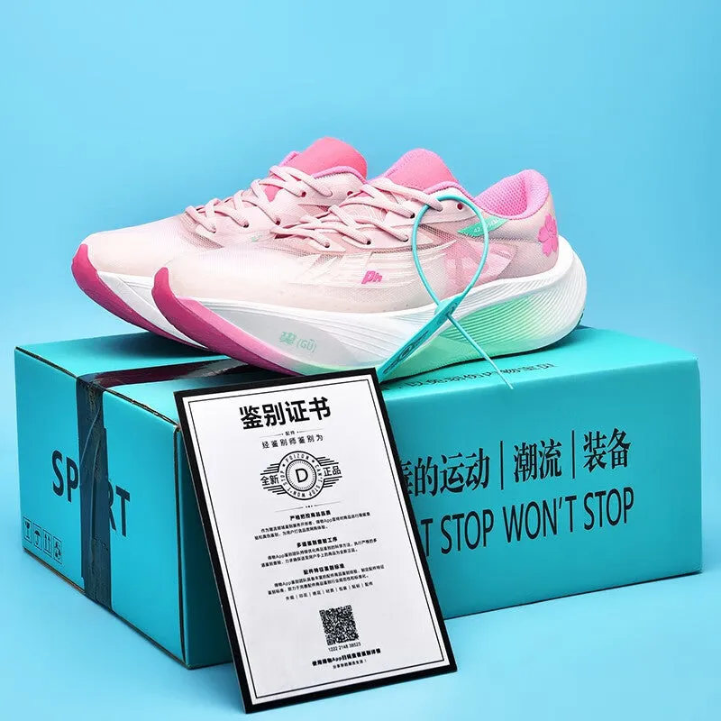 Low-top carbon plate running sneaker in a modern colour with mesh upper and natural rubber sole.