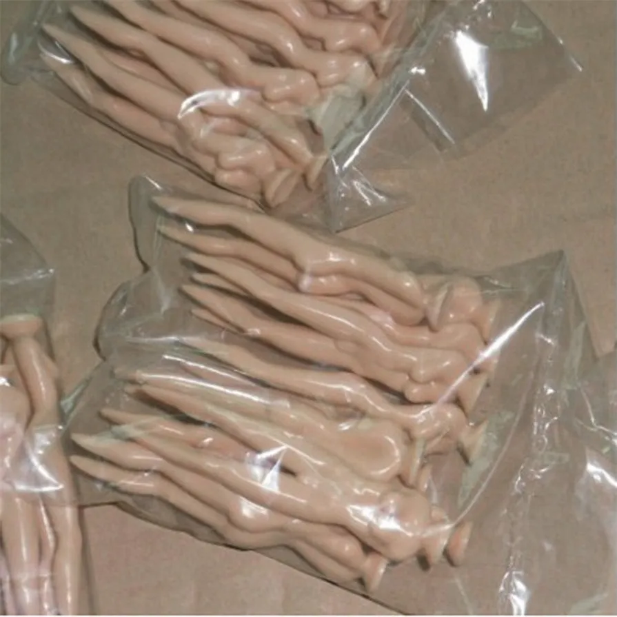 10 skin-tone golf tees each 76mm long in a pack