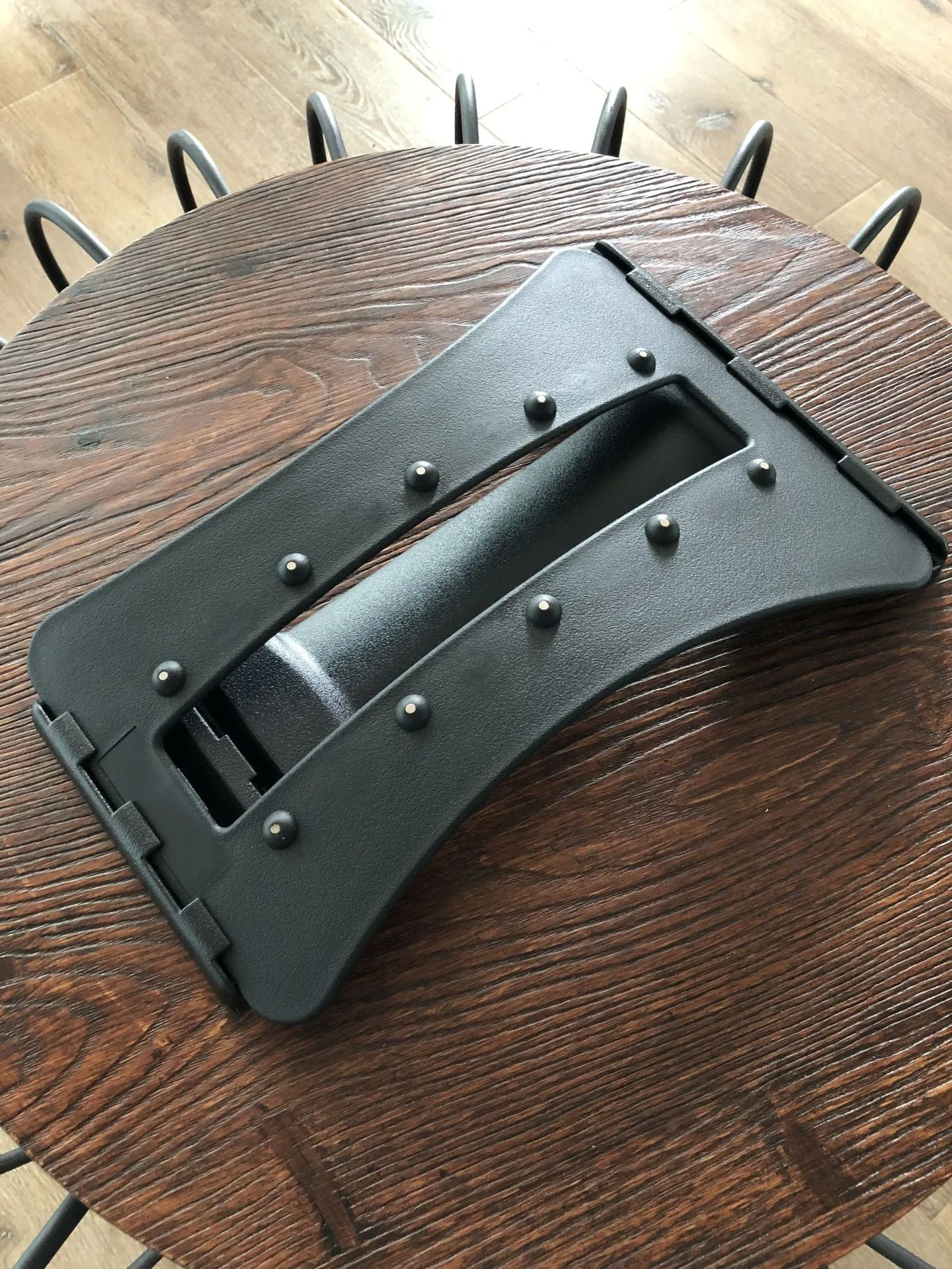 Magnetic spine stretcher in blue made from ABS and memory material for lumbar and cervical back pain relief