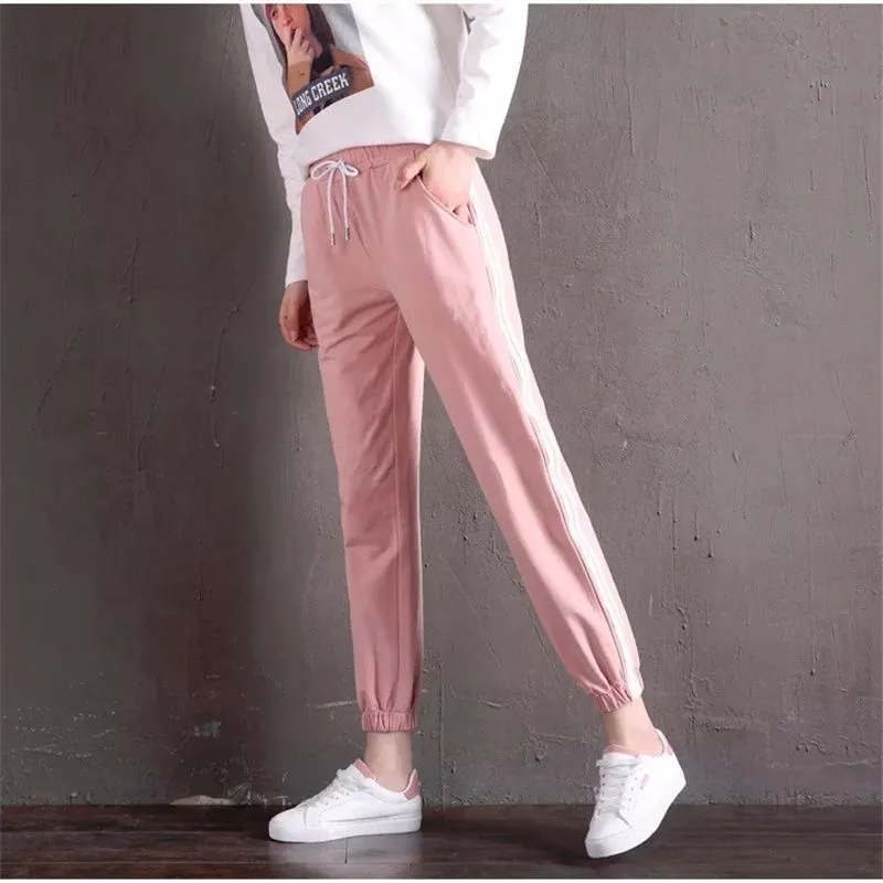 Quick-drying women's track pants in solid colour, loose-fit harem style with elastic waist