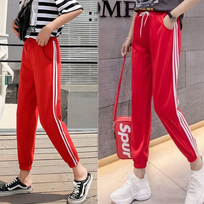 Quick-drying women's track pants in solid colour, loose-fit harem style with elastic waist