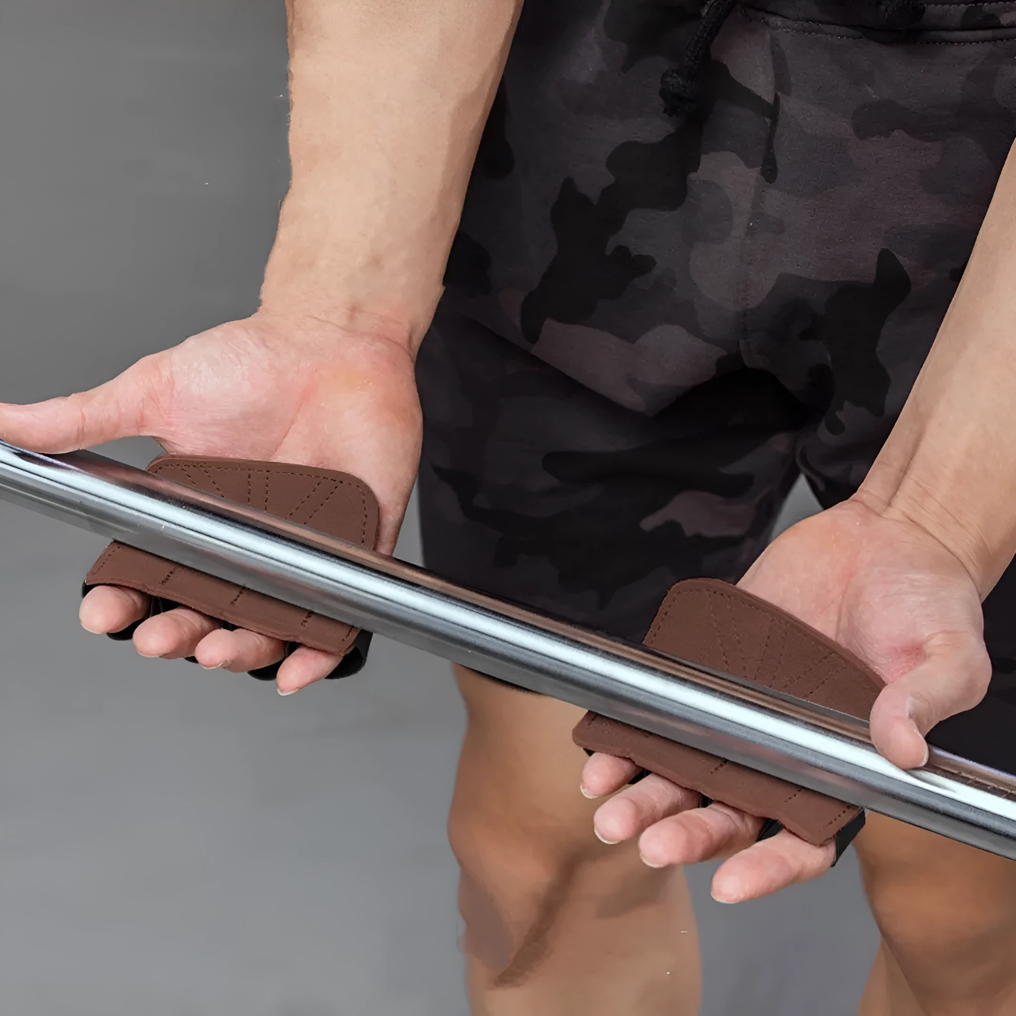 Portable anti-slip cowhide sports handguard for palm protection during weight lifting