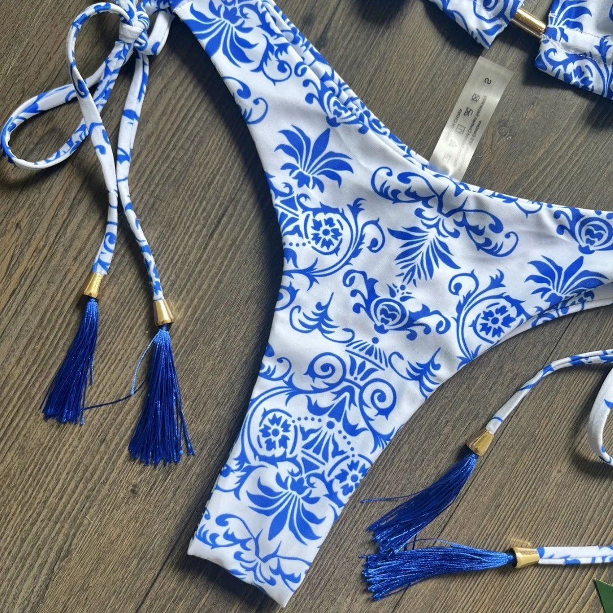 Women's blue and white porcelain printed bikini set with high elasticity and cotton lining for swimming