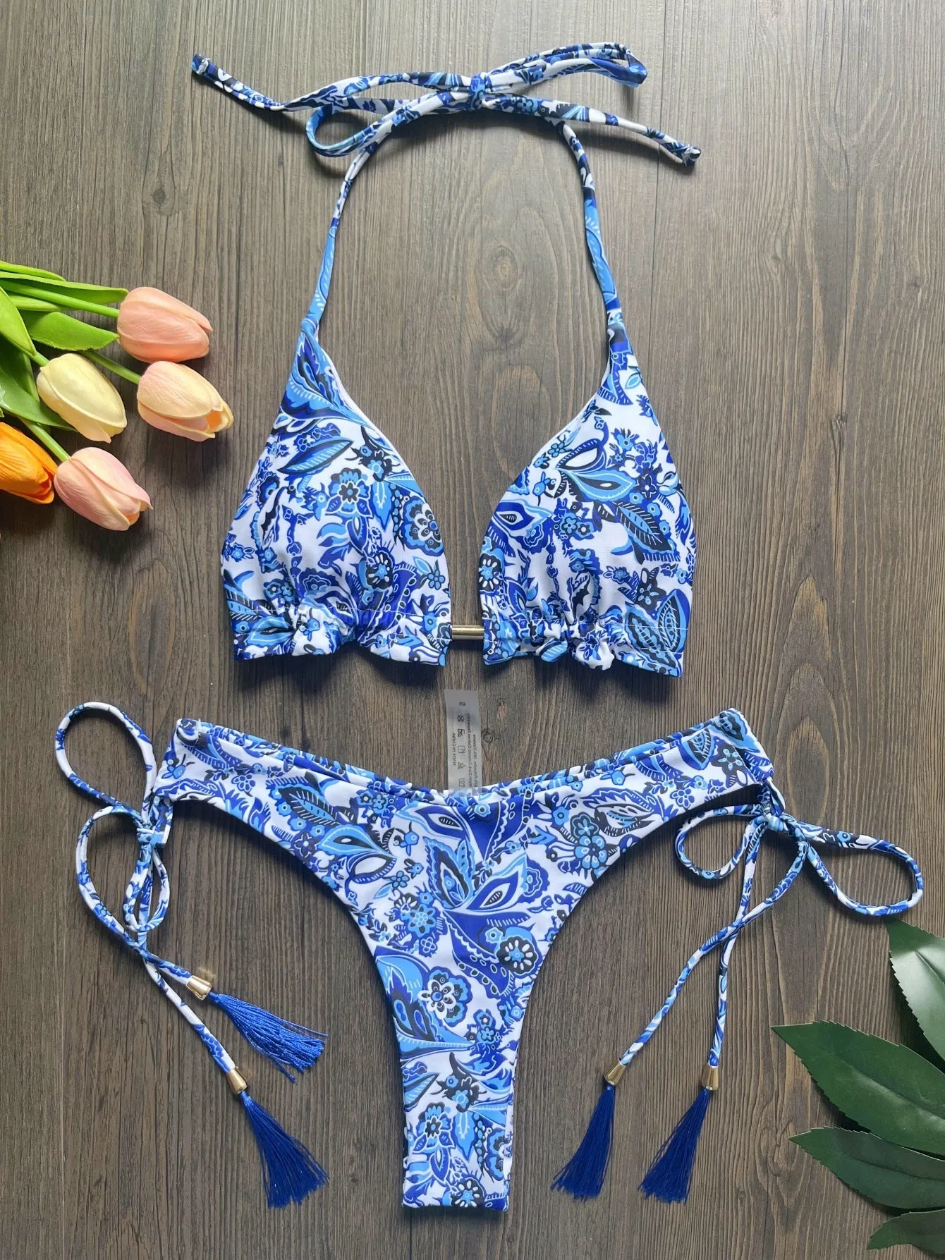 Women's blue and white porcelain printed bikini set with high elasticity and cotton lining for swimming