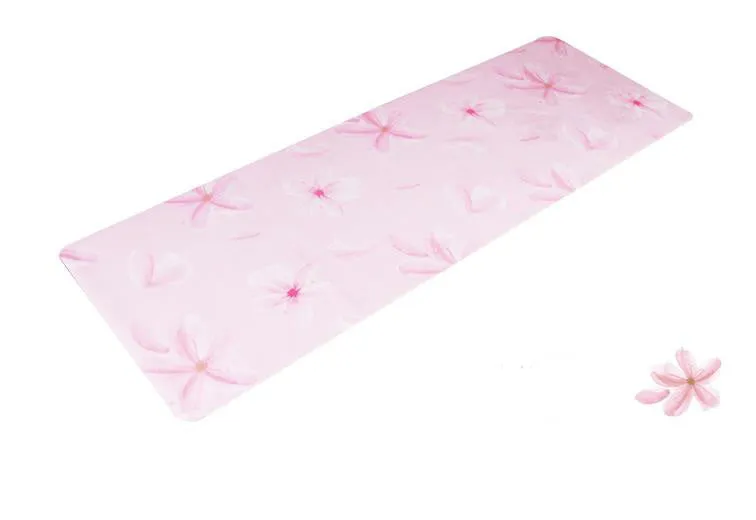 1.5mm natural rubber folding yoga mat with slip-resistant surface and printed pattern in green