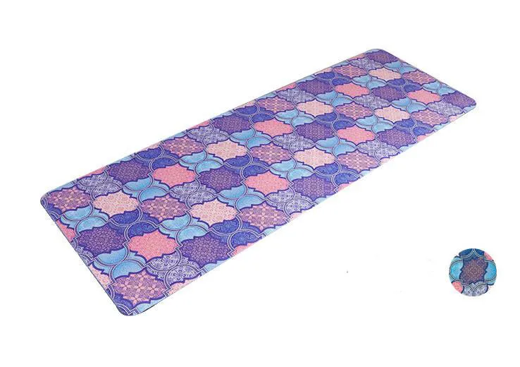 1.5mm natural rubber folding yoga mat with slip-resistant surface and printed pattern in green