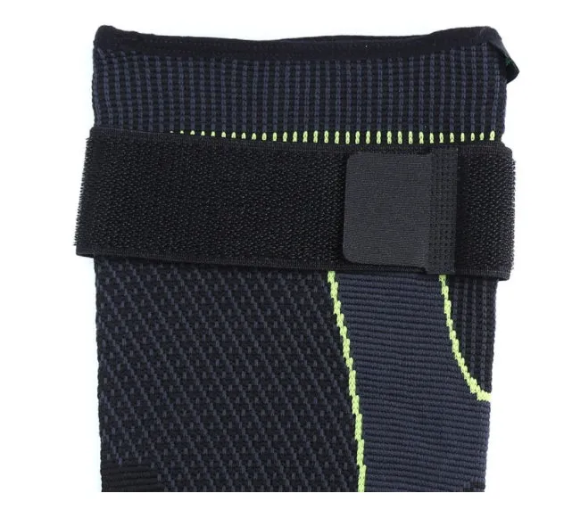 High-elastic knitted sports kneepad in black with anti-skid pressurised design, polyester fibre material, size M-3XL