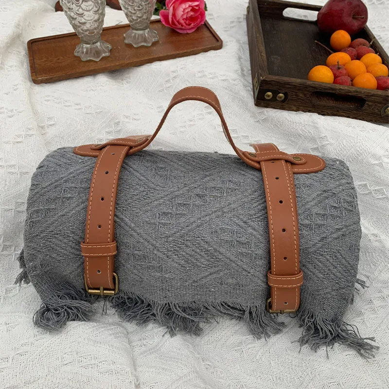 Knitted acrylic thickened checkerboard picnic mat with tassel edges and leather handle, khaki white colour, 130x180 cm