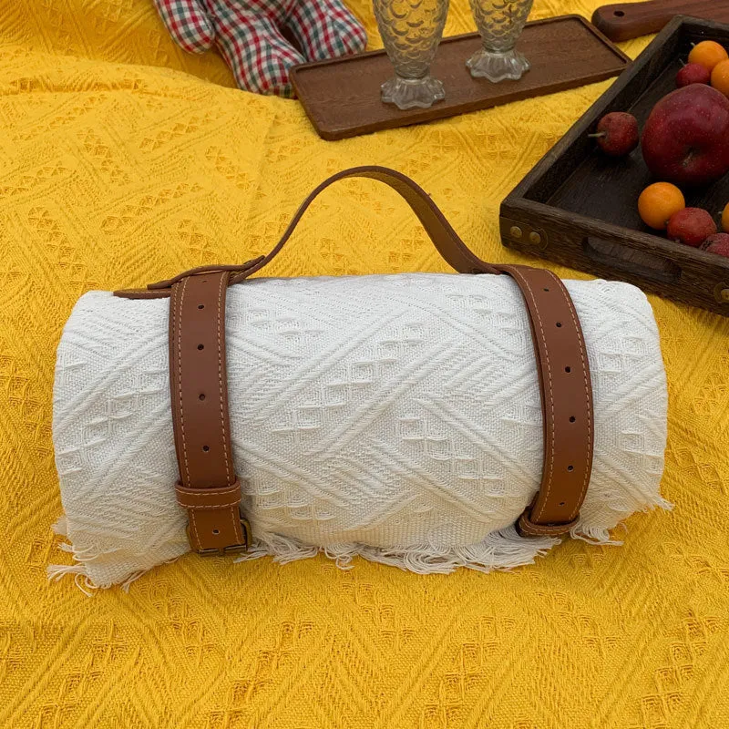 Knitted acrylic thickened checkerboard picnic mat with tassel edges and leather handle, khaki white colour, 130x180 cm