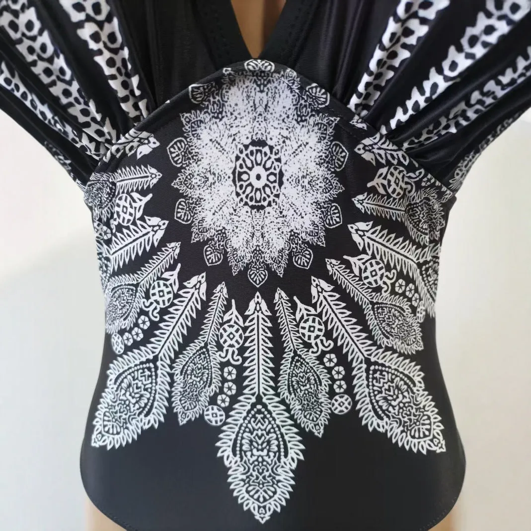 Black women's triangle pattern corset one-piece swimsuit with backless design and tight fit