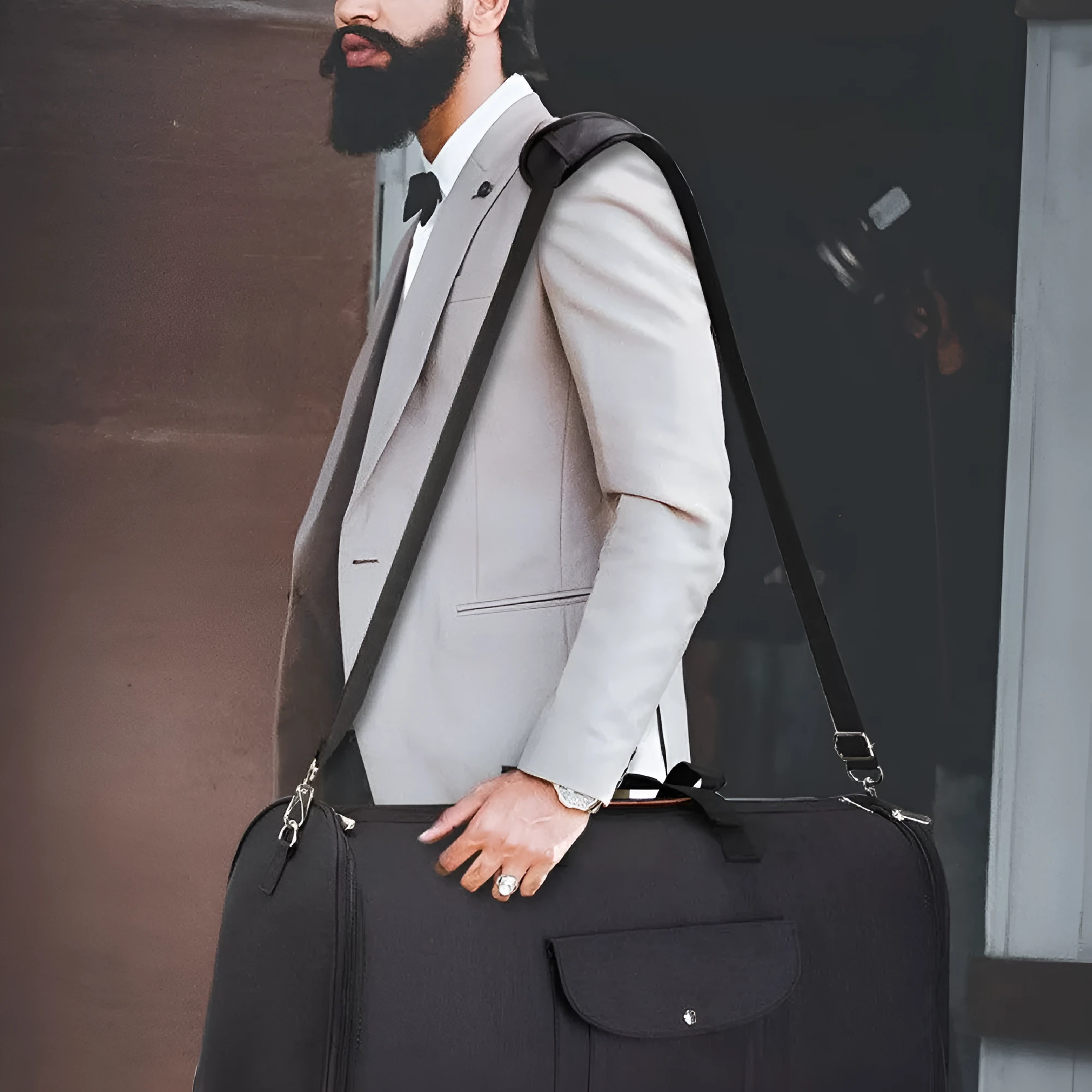 Folding Oxford cloth duffel bag in dark blue with 36-55L capacity for travel and gym use