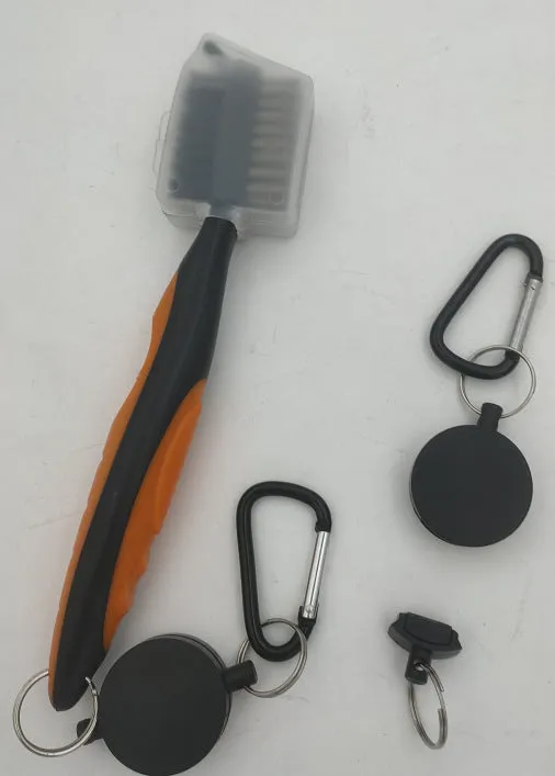 Golf club cleaning brush with magnetic snap button, stainless steel and PP wool bristles, black colour, without cover
