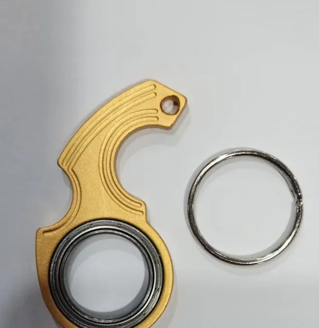 Metal texture rotating keychain in karambit style with key ring in black colour
