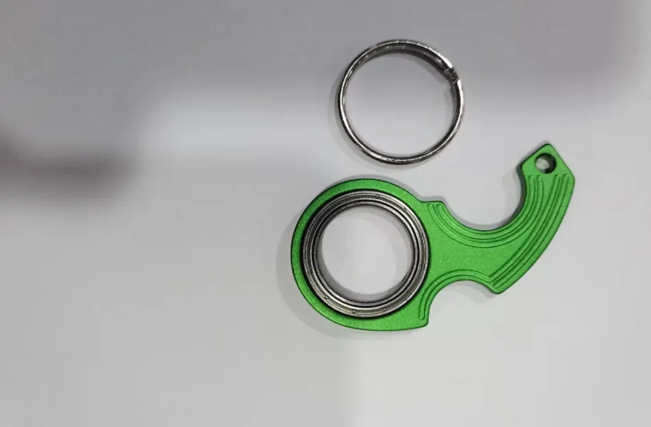 Metal texture rotating keychain in karambit style with key ring in black colour