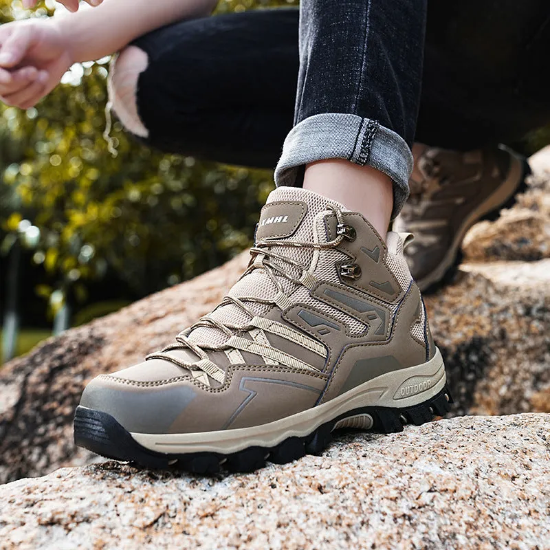 Men's low-top hiking sneakers in grey with flannel upper and natural rubber sole.