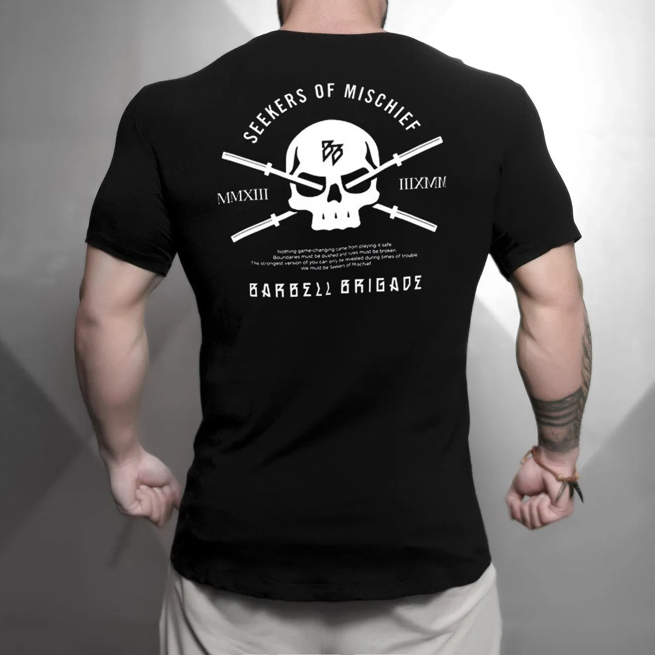Black gold round neck short sleeve T-shirt made of pure cotton with quick-dry and moisture-wicking properties