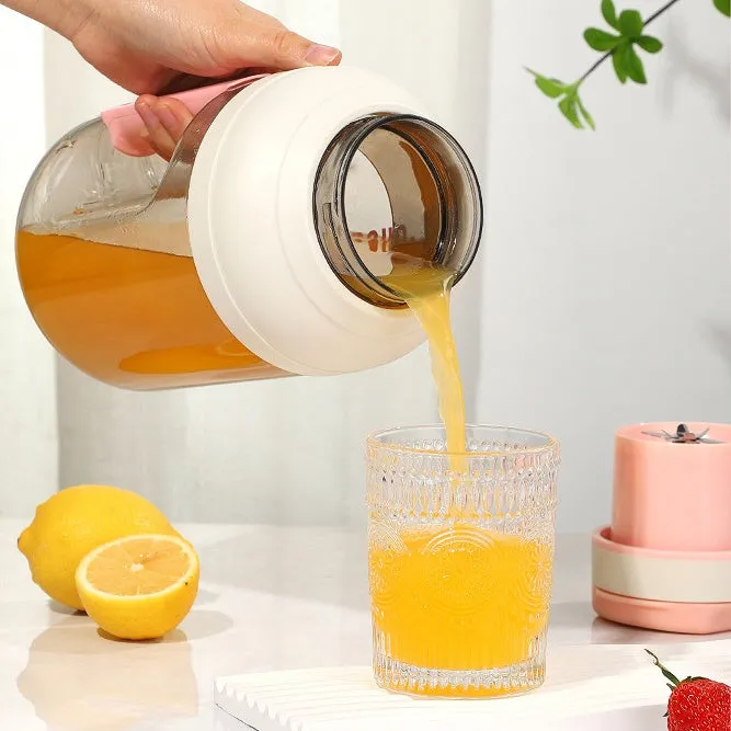 Electric portable juicer cup 1500ml rechargeable with PC food grade liner in pink colour, on white background