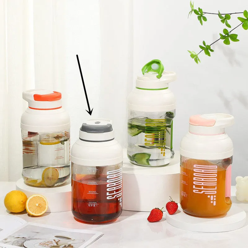 Electric portable juicer cup 1500ml rechargeable with PC food grade liner in pink colour, on white background