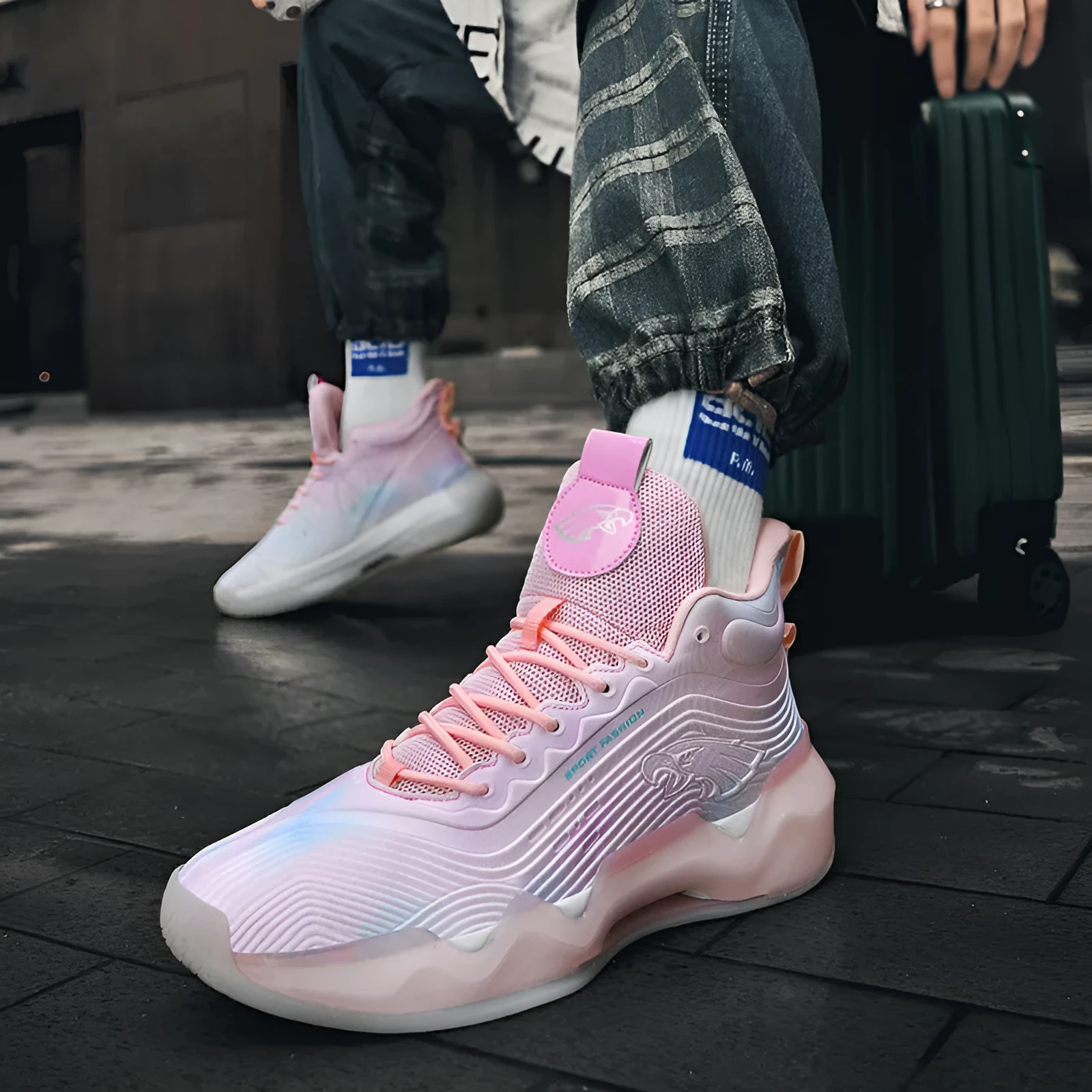 Luminous high-top basketball shoes with mesh upper and graffiti pattern for children in multiple colours