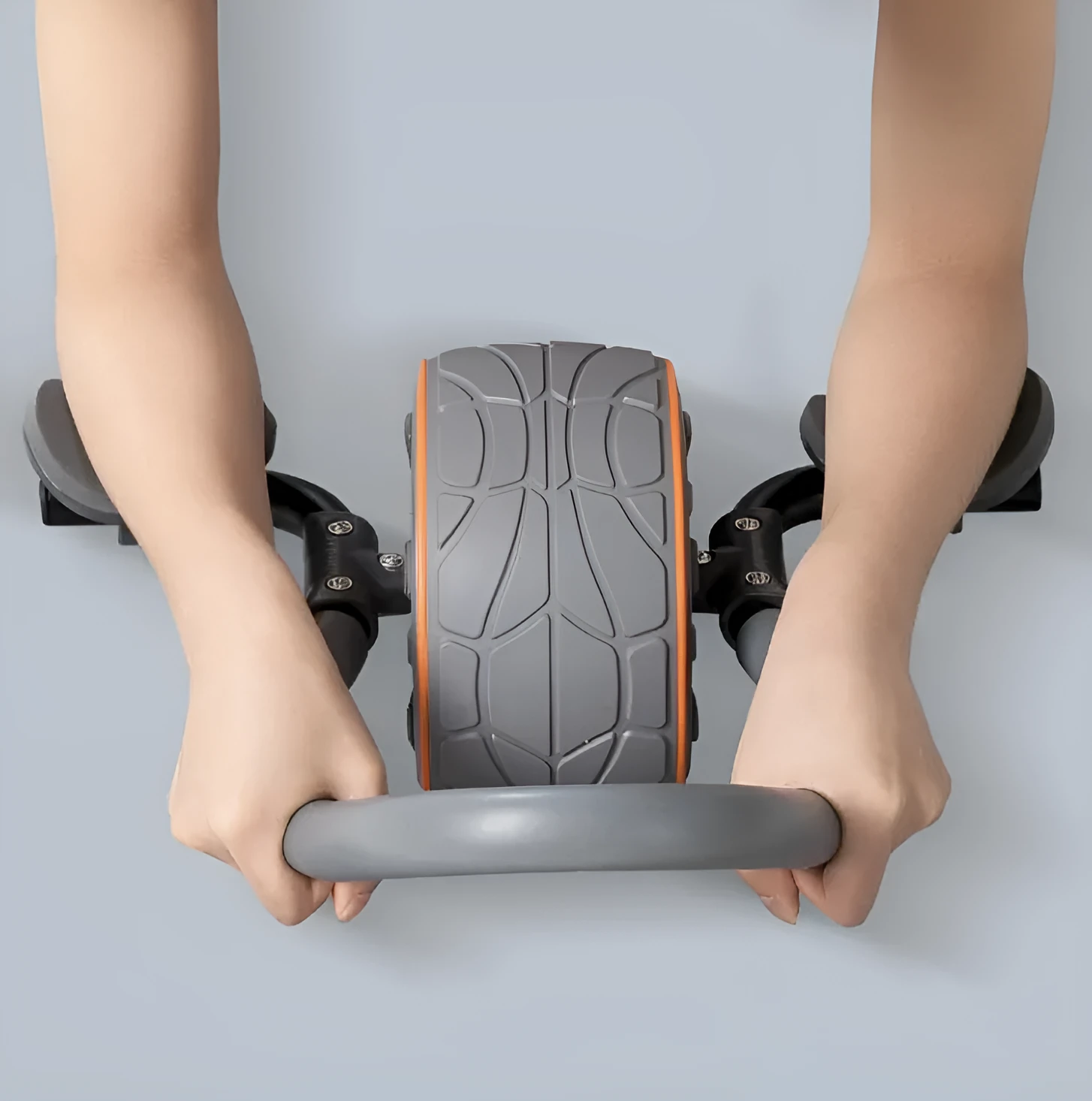Shadow grey abdominal wheel roller with steel pipe construction and kneeling mat for core strength training