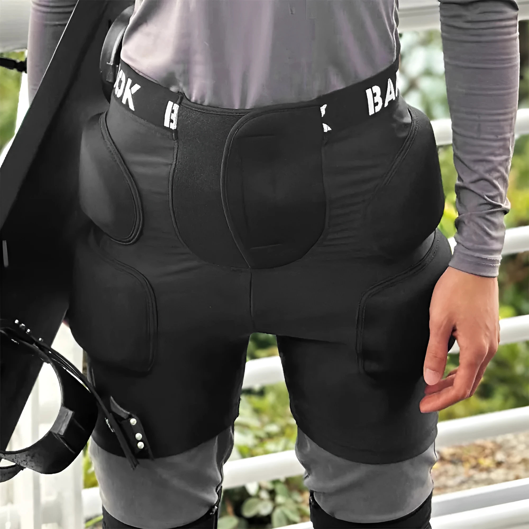 Black sports hip protection pad with spandex and NBR foam for roller skating and skateboarding safety