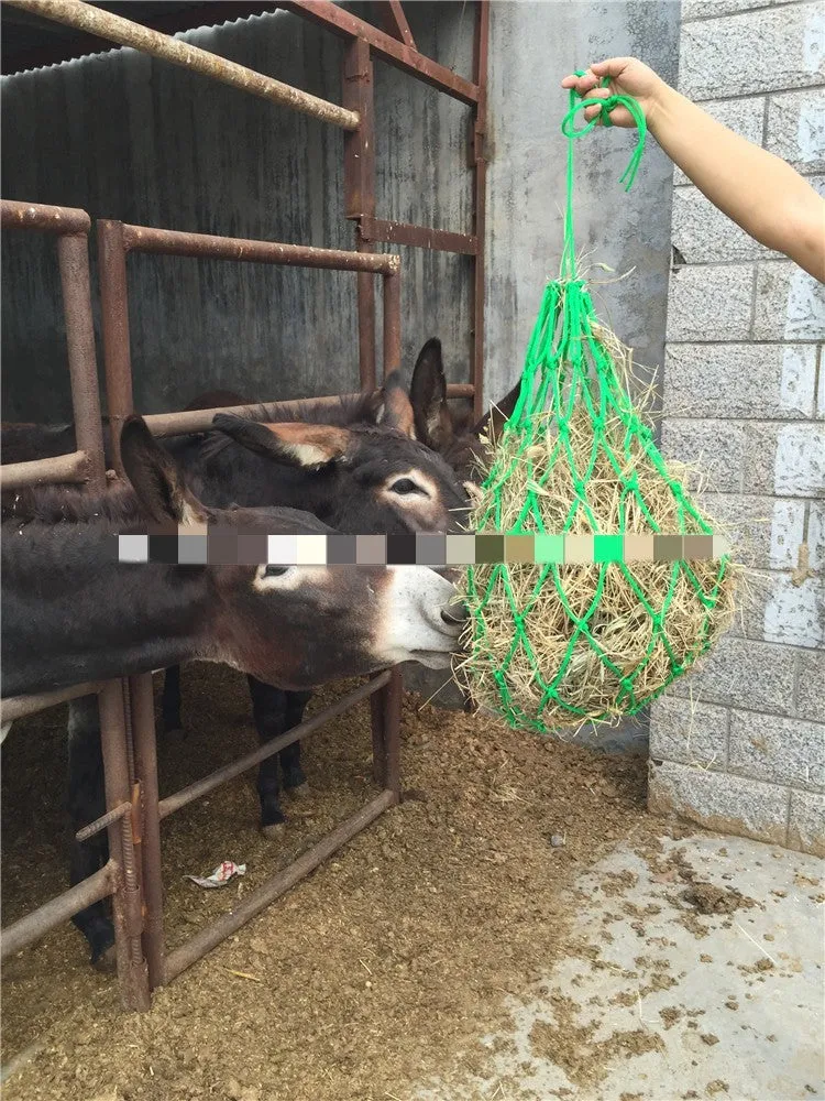 Green forage pocket feeding horse bag with 8 knots, haystack style for slow feeding