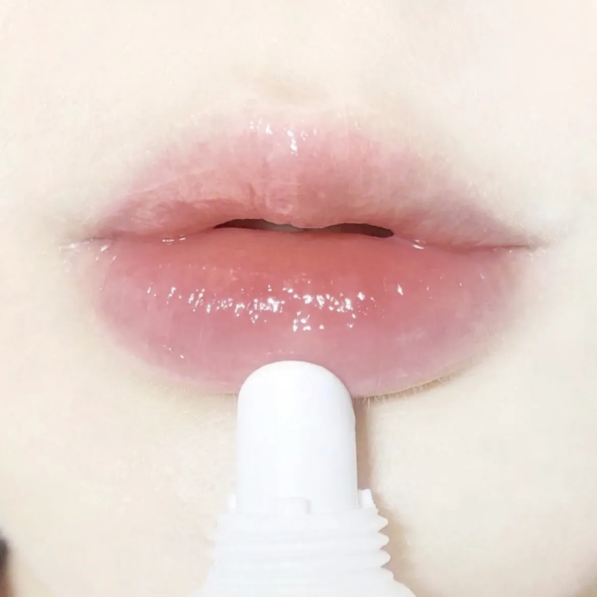 Moisturising honey lip gloss in transparent custard and jelly options for universal skin types