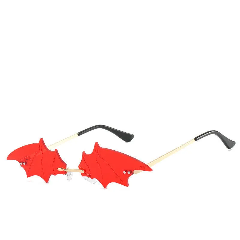 Bat-shaped square frame sunglasses with PC lenses in black colour, lightweight 16-20g