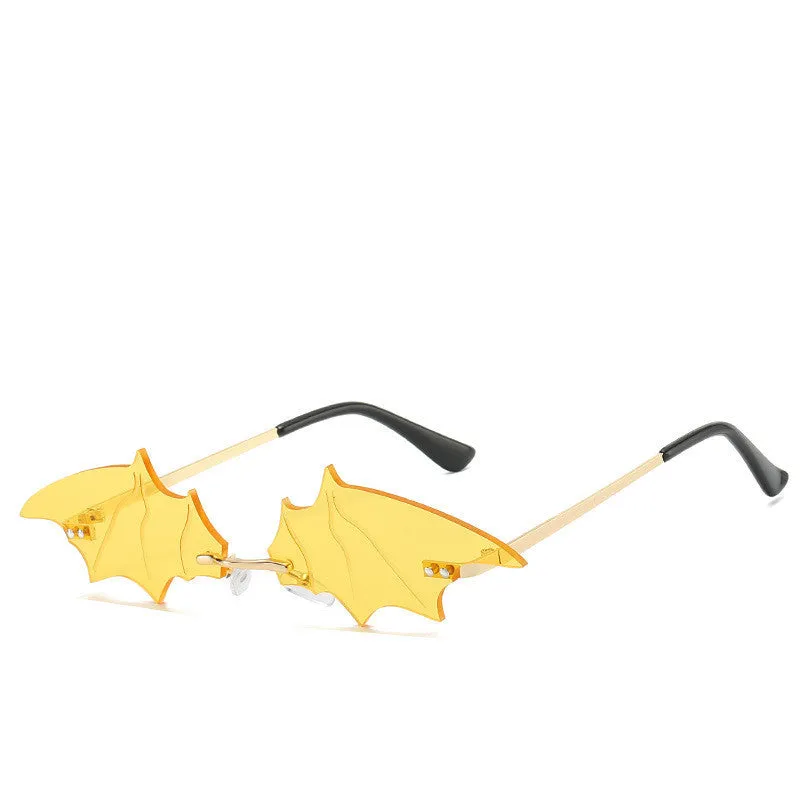 Bat-shaped square frame sunglasses with PC lenses in black colour, lightweight 16-20g