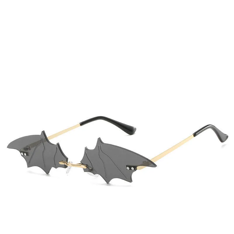 Bat-shaped square frame sunglasses with PC lenses in black colour, lightweight 16-20g