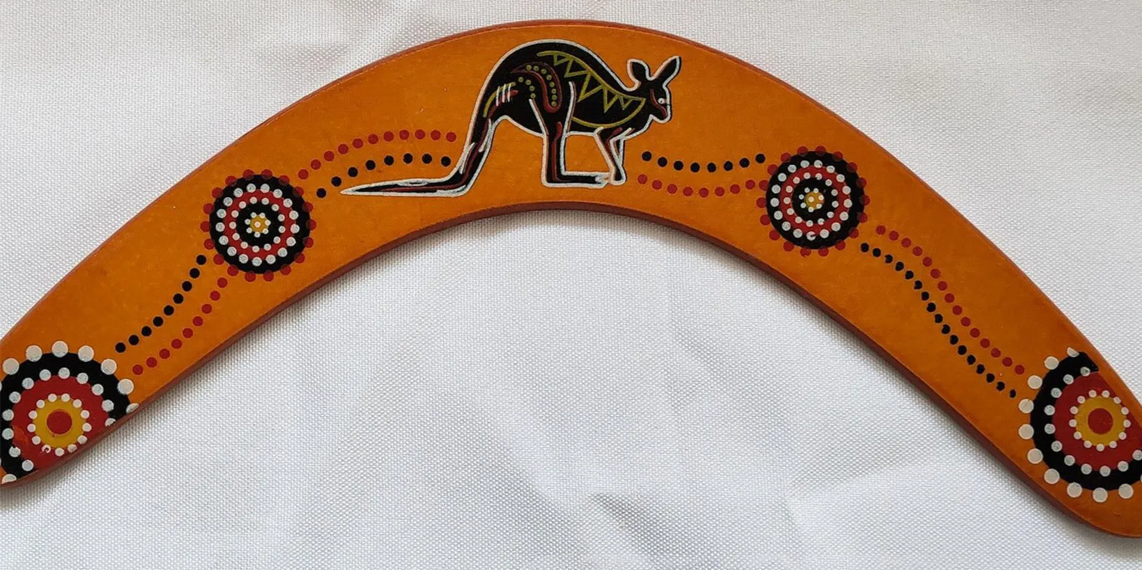 Wooden V-shaped revolving dart in black with flying back mechanism and anime kangaroo image