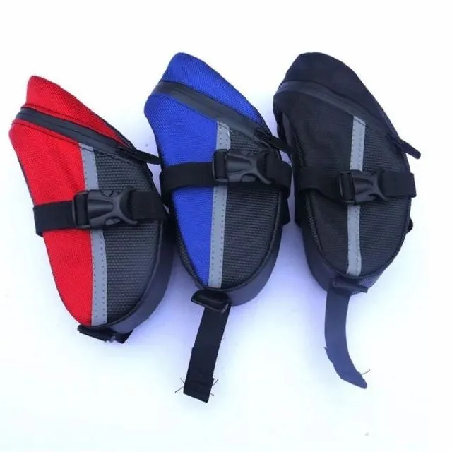 Black bicycle saddle bag made of 600D fabric with reflective strip, 20cm long, on a bike saddle
